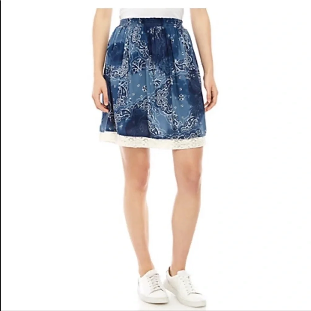 True Craft navy paisley print with cream woven lace trim skirt